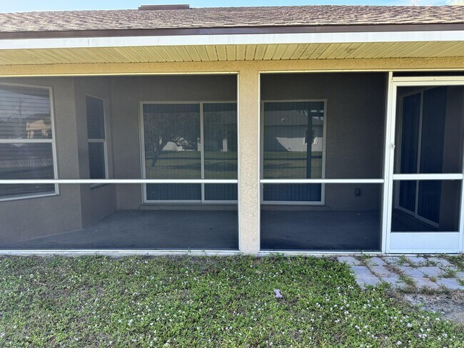 Building Photo - 3927 SW 16th Pl