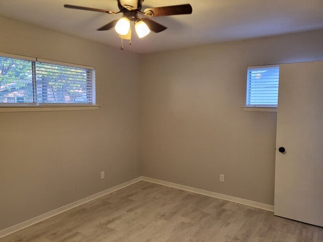 Building Photo - 1713 Chip-N-Dale Dr