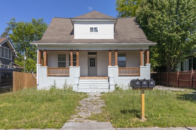 Building Photo - 3043 E 5th Ave