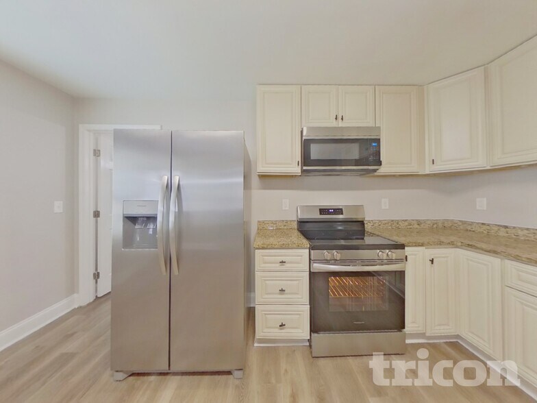 Building Photo - 717 West Blvd