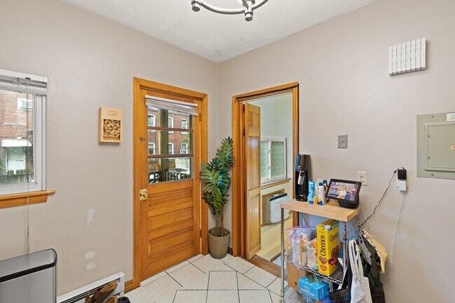 Building Photo - 46 Riverdale St