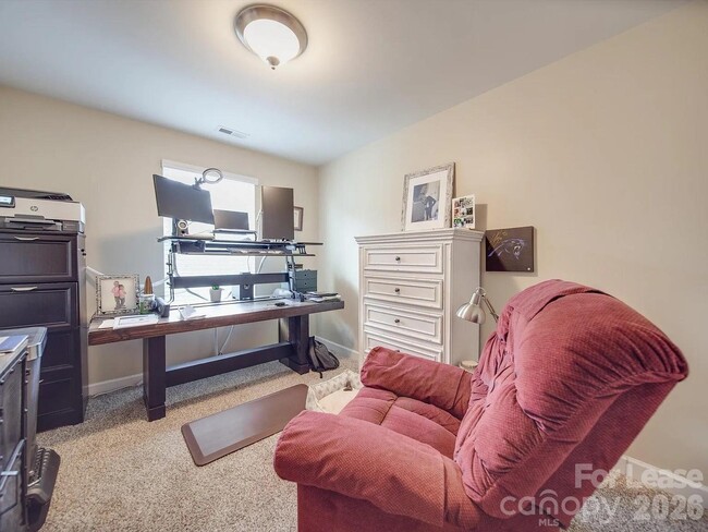 Building Photo - 5657 Tipperlinn Way