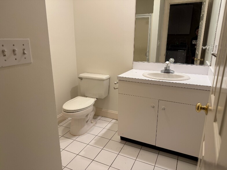 Building Photo - 4 Elliston Rd