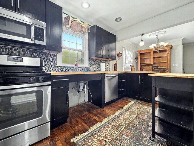 Building Photo - 1804 Sumter St NW