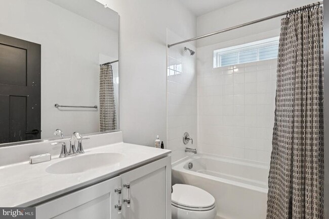 Building Photo - 1333 Eastern Ave NE