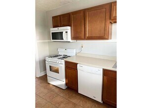 Building Photo - 415 Probasco St