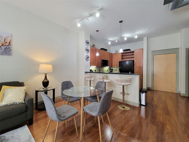 Building Photo - 1901 Post Oak Blvd