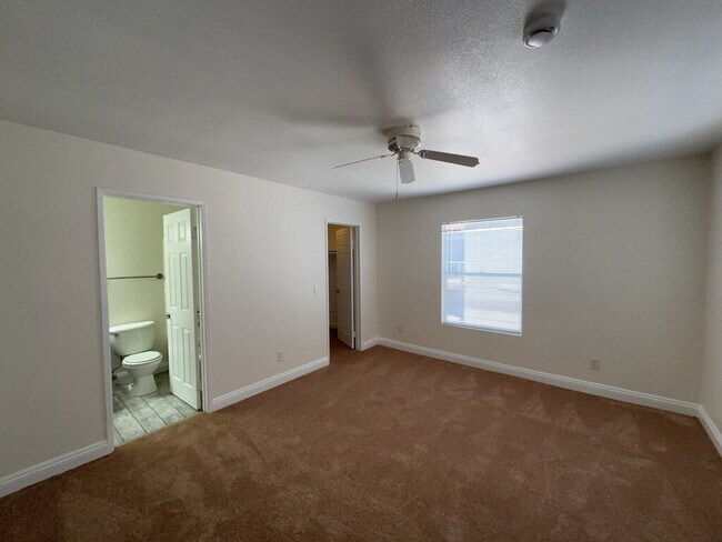 Building Photo - Comfortable and well-equipped 2-bedroom, 2-bathroom condo