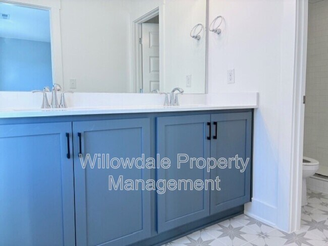 Building Photo - 565 Folk Song Wy