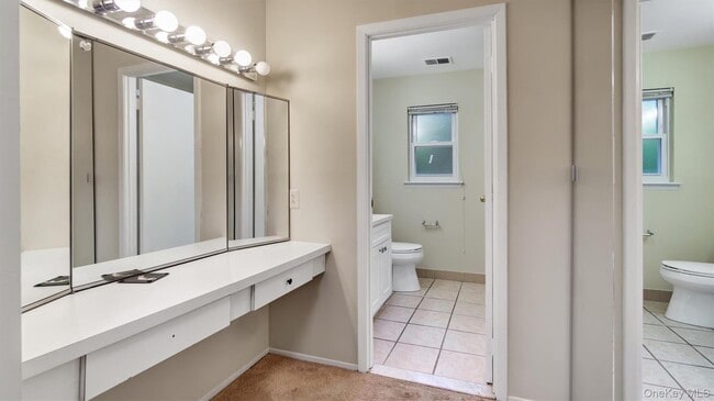 Building Photo - 47 Carriage Rd