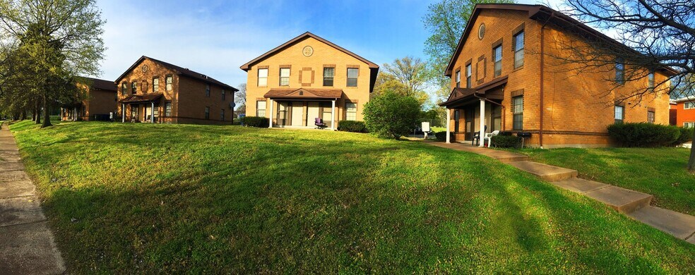 Building Photo - 7336 Hampton Ave