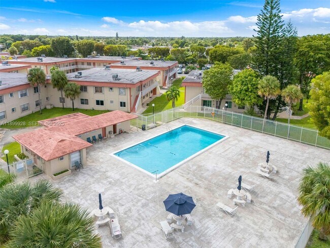 Building Photo - 12820 SW 43rd Dr