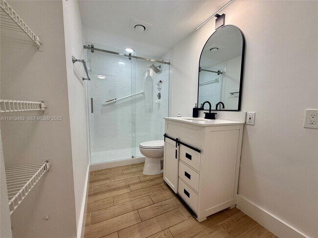 Building Photo - 4301 Martinique Cir