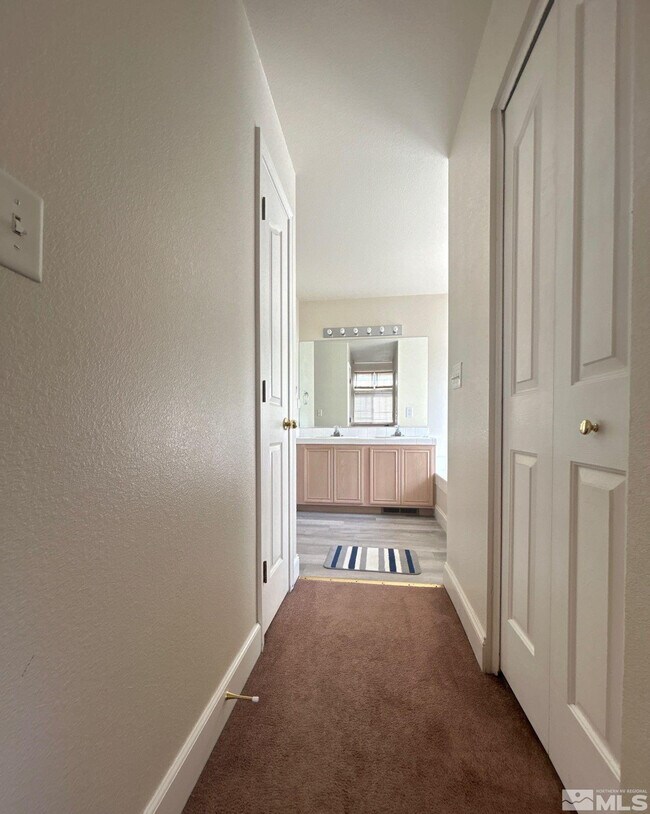 Building Photo - 1465 Ridge Point Dr