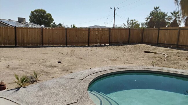 Building Photo - Pool Home in 29 Palms