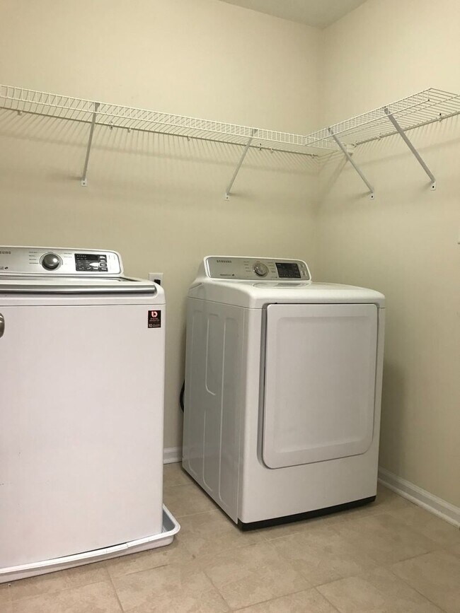 Building Photo - Regal Home on Regatta Way!