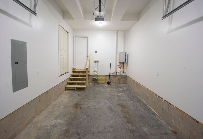 Building Photo - 2014 Cherry St