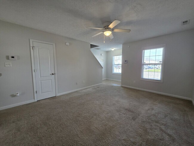 Building Photo - Charming Townhome Living in The Burroughs at Carolina Plantations!