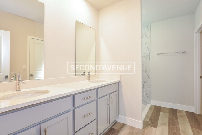 Building Photo - 9 Selden Ct