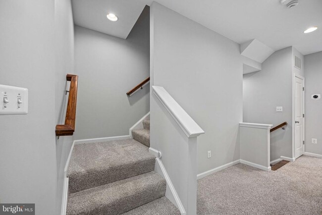 Building Photo - 214 Almond Dr