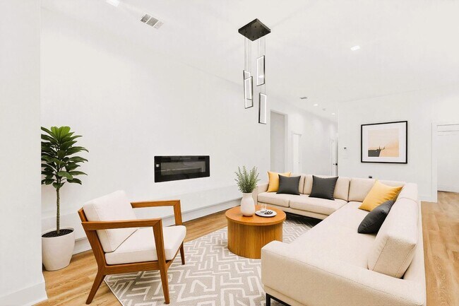 Building Photo - Modern 3 Bed, 3 Bath Home Near Downtown Dallas