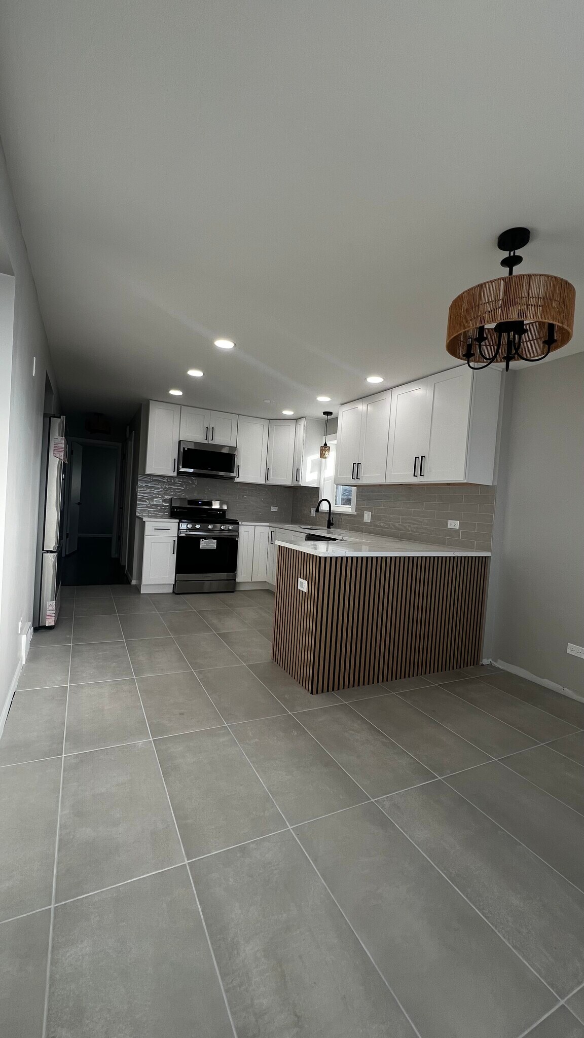 Building Photo - 552 Manistee Ave