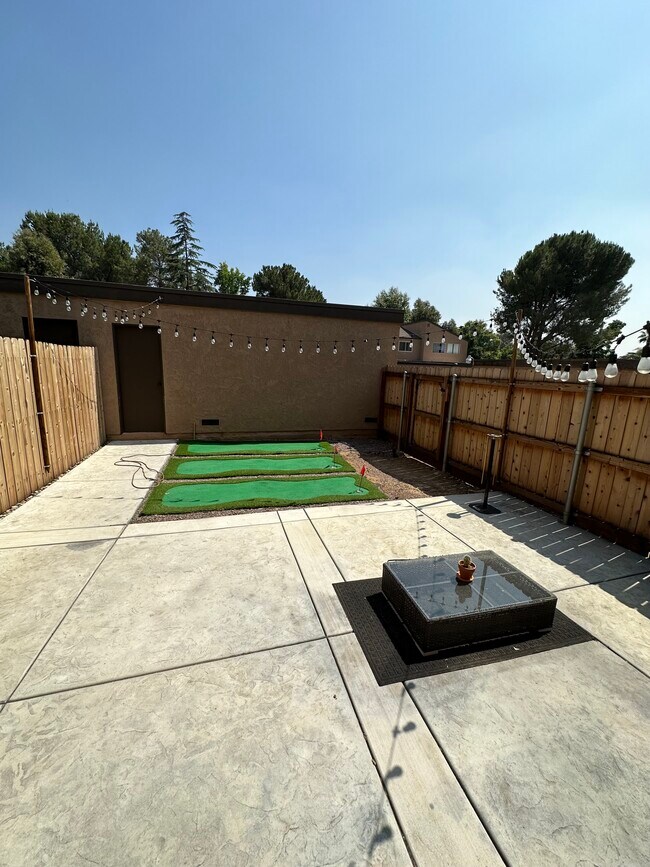 Building Photo - 917 W State St