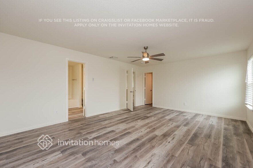 Building Photo - 215 Equestrian Dr
