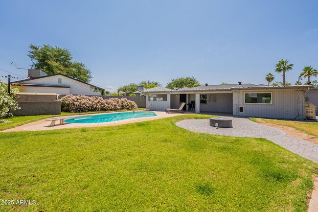 Building Photo - 1116 E Fern Dr N