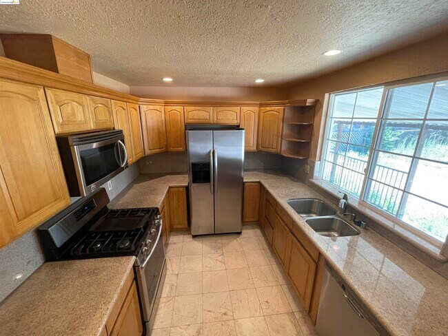 Building Photo - 73 Alvarado Ave