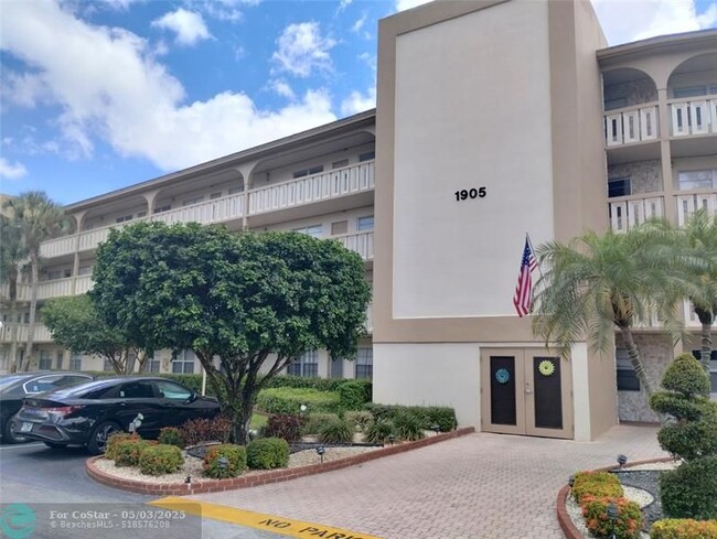 Building Photo - 1905 Bermuda Cir
