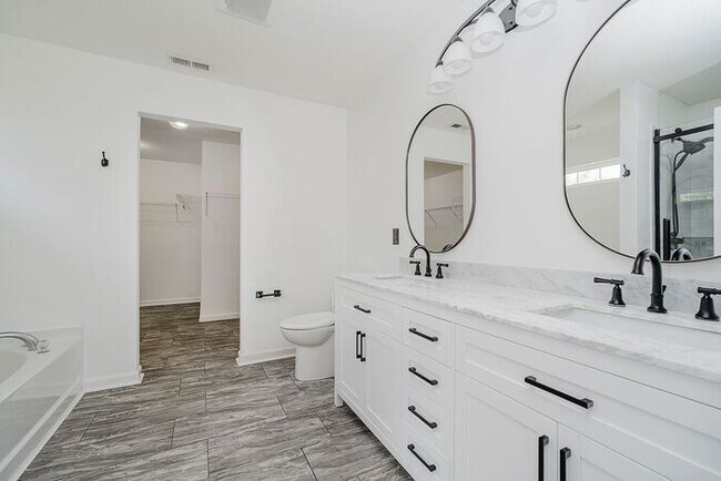 Building Photo - 6563 Enclave Blvd
