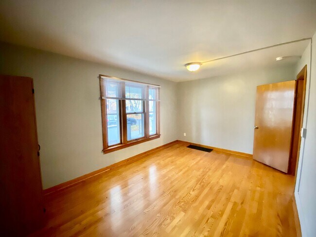 Building Photo - 717 5th Street