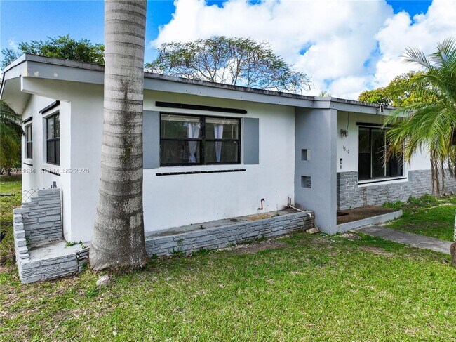 Building Photo - 1610 NW 9th Ct