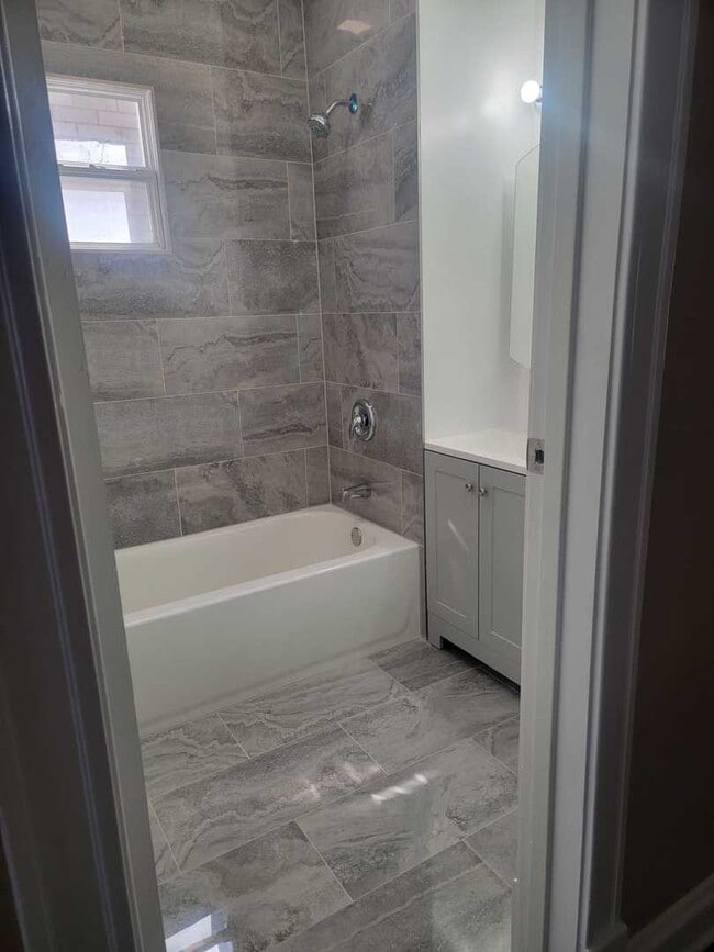 Building Photo - 1540 N Keeler Ave