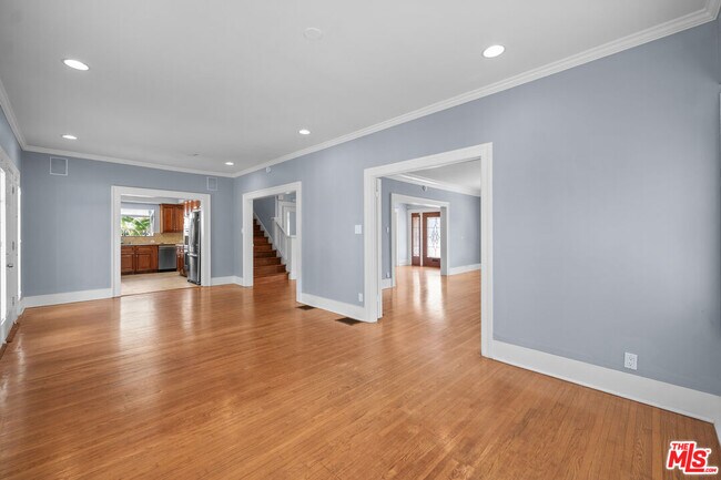 Building Photo - 1231 S St Andrews Pl