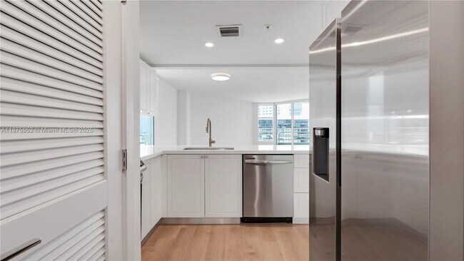 Building Photo - 555 NE 34th St