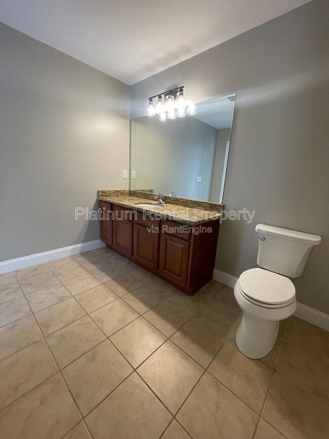 Building Photo - 1305 Smithdale Heights Dr