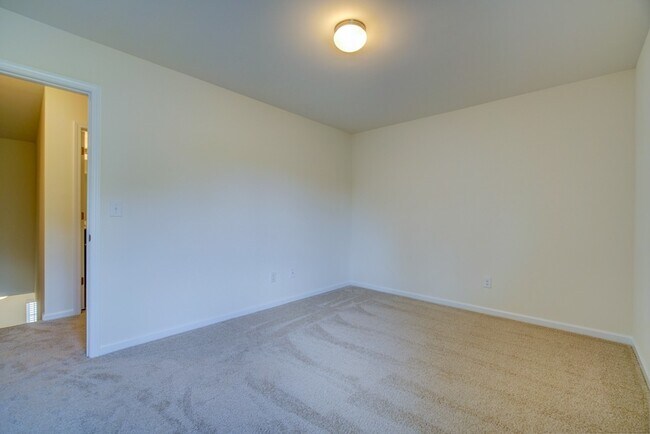 Building Photo - 3 BR, 2.5 BA., 2 Car Garage in Boiling Springs, Near I-85