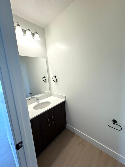 Building Photo - Slatewood Townhomes