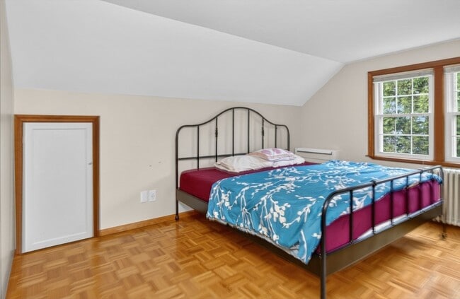 Building Photo - 13 Pleasant St