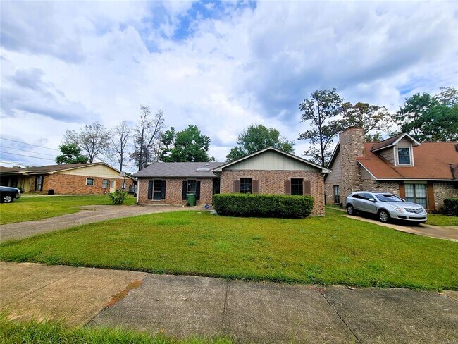 Building Photo - 3044 Cross Creek Dr