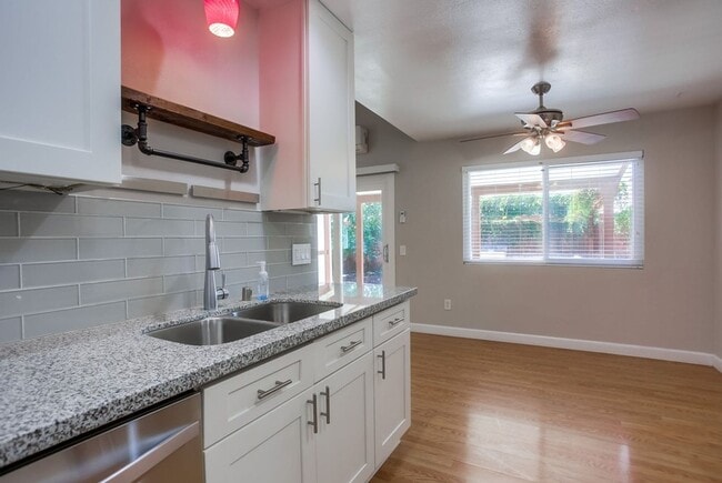 Building Photo - Single Story Duplex with Two Private Residences