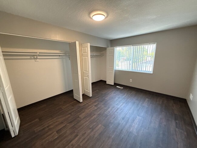 Building Photo - 4312 Sacramento Ct NE