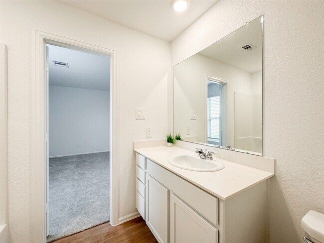 Building Photo - 1480 Las Cuevas Dr