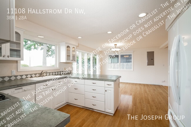 Building Photo - 11108 Hallstrom Dr