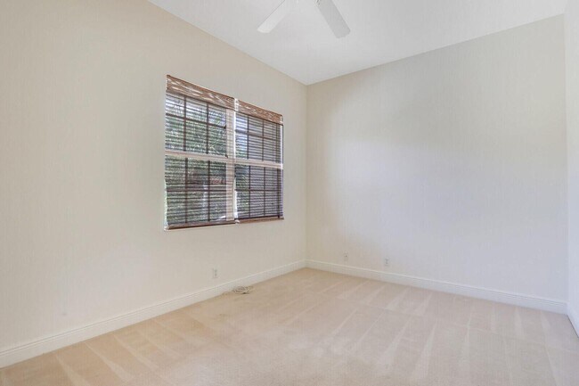 Building Photo - 4505 Artesa Way S