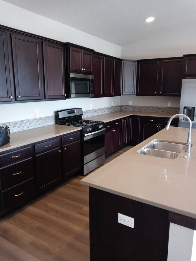 Building Photo - Beautiful 3-bedroom, 2-bath home at Woodbr...