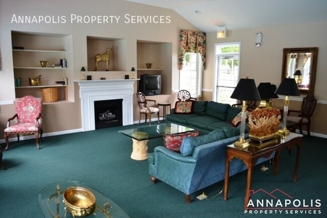 Building Photo - 546 Francis Nicholson Way