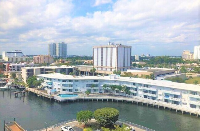 Building Photo - 100 Golden Isles Dr